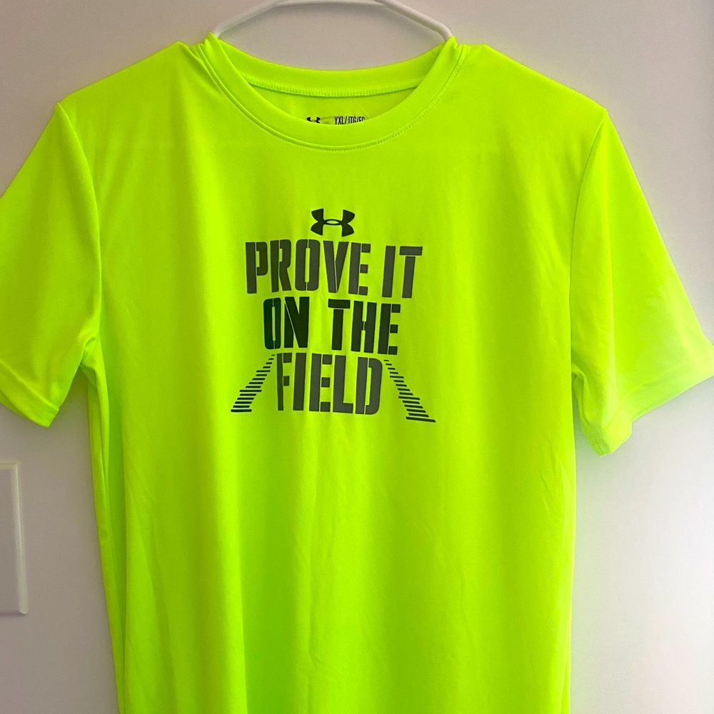 💚UNDER ARMOUR 💚T-shirt in fluorescent green/yellow. Size XL.